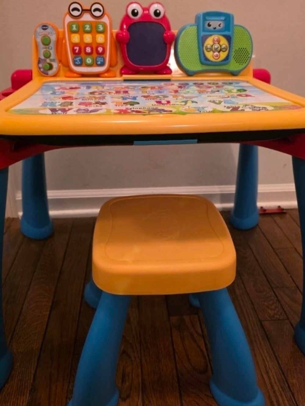 VTech Touch and Learn Activity Desk with BONUS expansion Packs +2 Extra Posters
